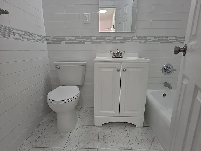61-20 Grand Central Pkwy #C807 — Photo 10