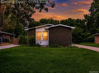3120 La Salle Dr, Ann Arbor, MI 48108