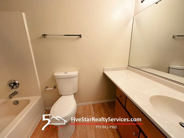 1360 Brook St #L — Photo 7