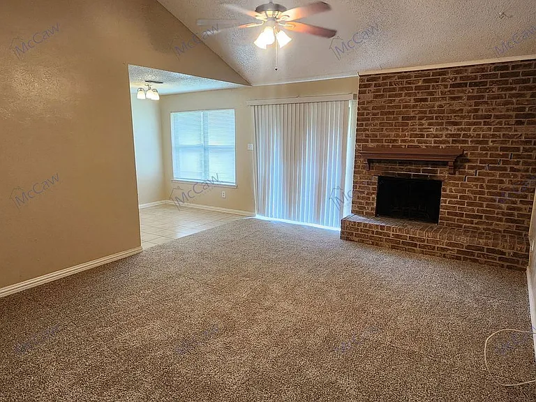 2204 Oak Hill Dr — Photo 4