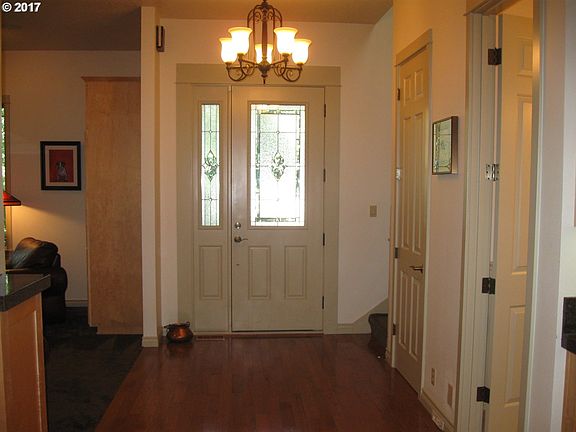 4th image of 2613 Laurel Hill Dr