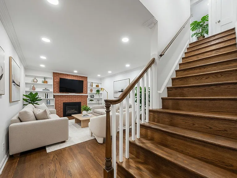 5701 Euclid St — Photo 2
