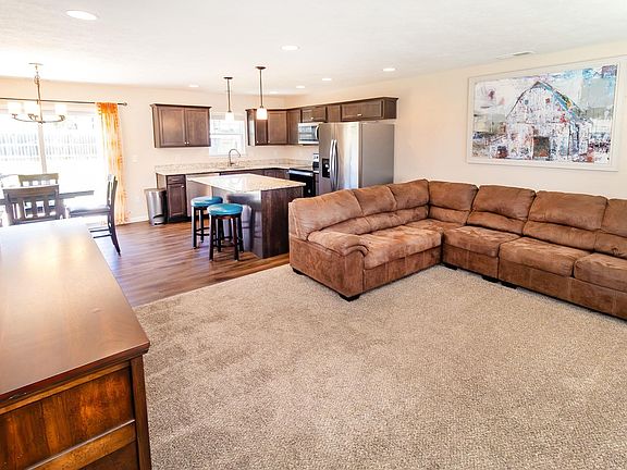 4th image of 15141 Shakespeare Dr