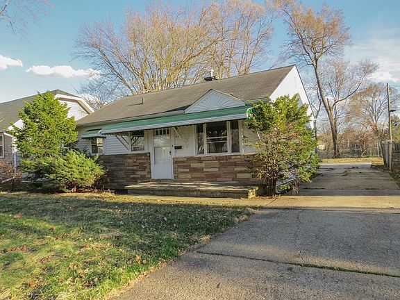 2nd image of 430 Ainsworth Cir