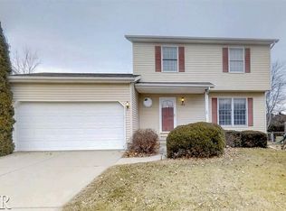 1312 Eastport Dr, Bloomington, IL