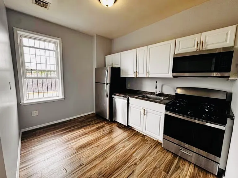 595 Ocean Ave — Photo 4