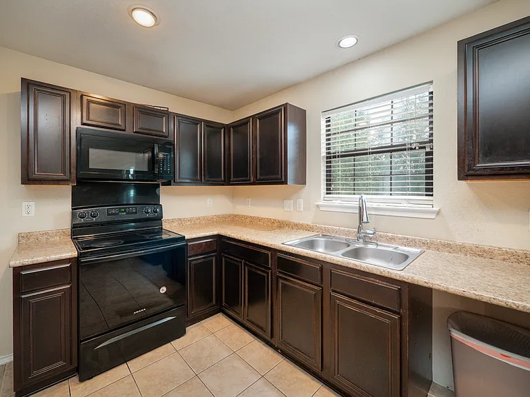 141 Clover Cv — Photo 12