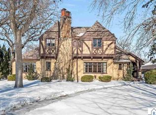 126 W 2nd St, Blue Earth, MN 56013
