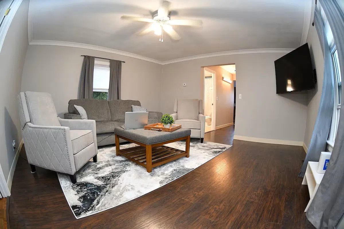 3 bed, 1120 sqft, $2,150 — Photo 3