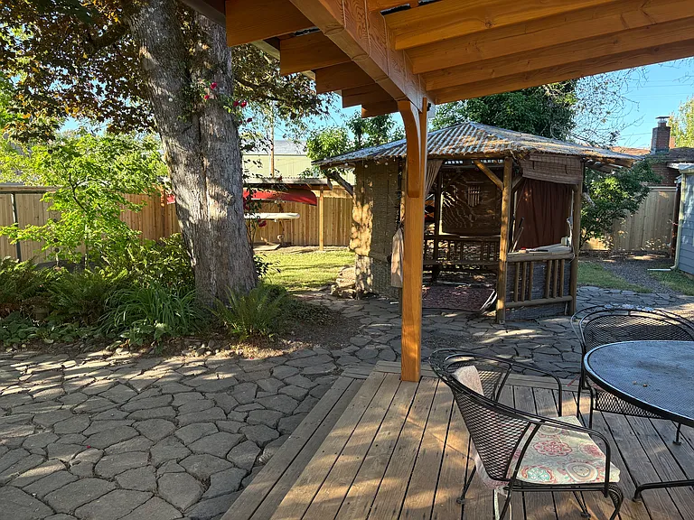 665 SE Vera Ave — Photo 29