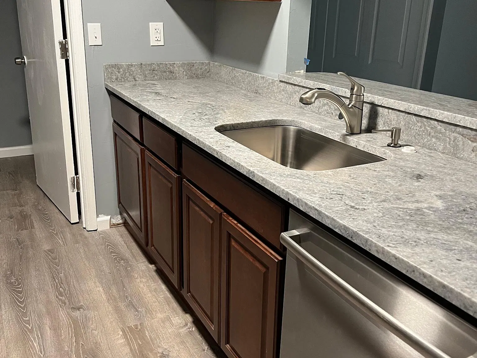 2 bed, 1055 sqft, $2,000 — Photo 3