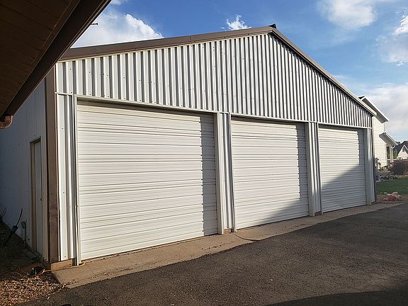 Three Bay shop with power