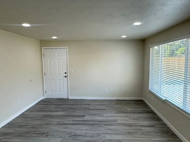 3007-3009 Juanipero Way — Photo 7