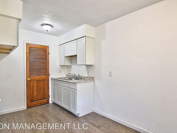 5th image of 736 Superior Ave APT A