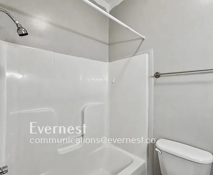 2418 E Franklin St #U104 — Photo 8