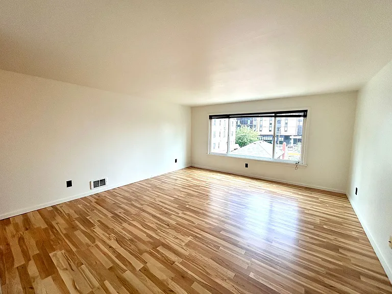 Escolier Apartments — Photo 24