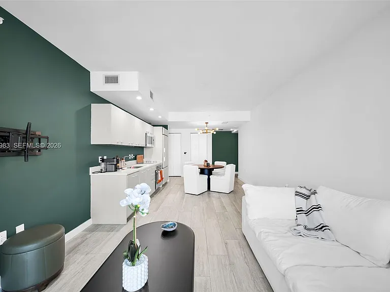 45 SW 9th St #3909 — Photo 9