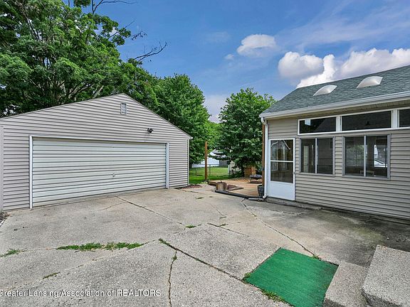 3rd image of 1930 Carvel Ct