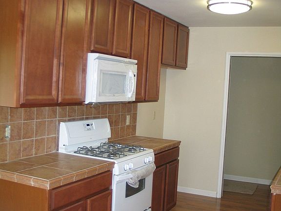 New kitchen with lots of counter space.
