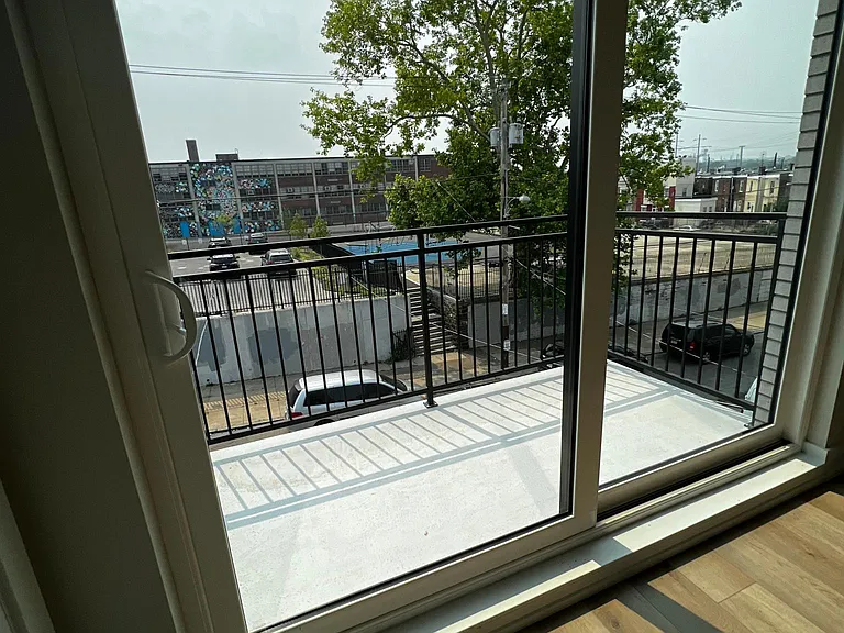 719 N 35th St #6 — Photo 14