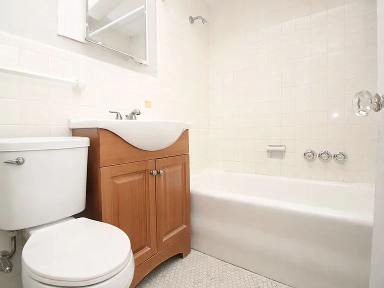 5625 Hobart St — Photo 11