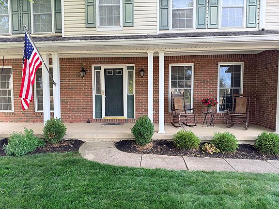 3rd image of 554 Woodbury Ct