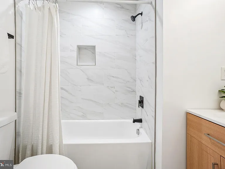 1529 Isherwood St NE — Photo 17