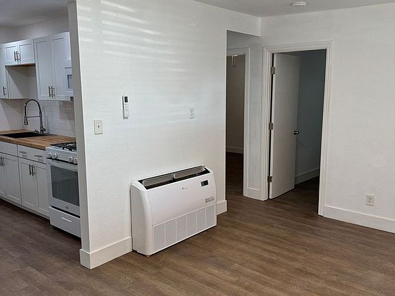 5th image of 3000 & 3002 West St #3000