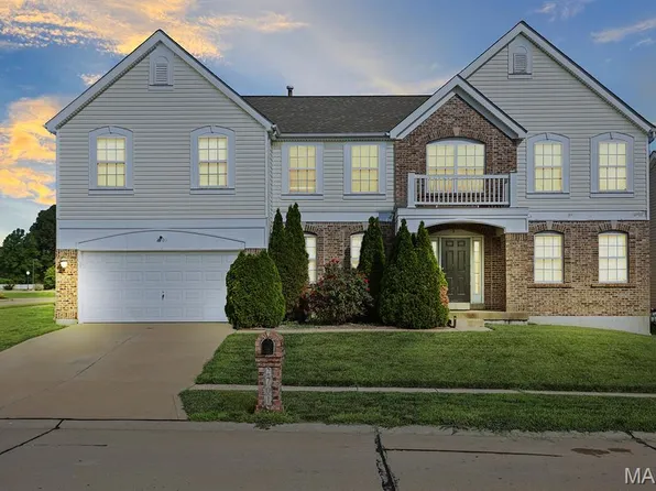 2701 Emerald Creek Ct, Florissant, MO 63031