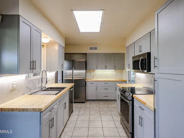 10410 W SARATOGA Circle, Sun City, AZ 85351