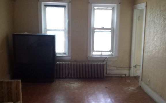 5th image of 921 S Jackson St