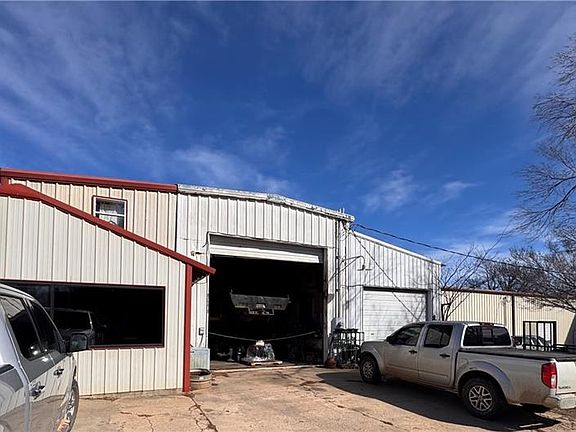 4th image of 519 W Main St