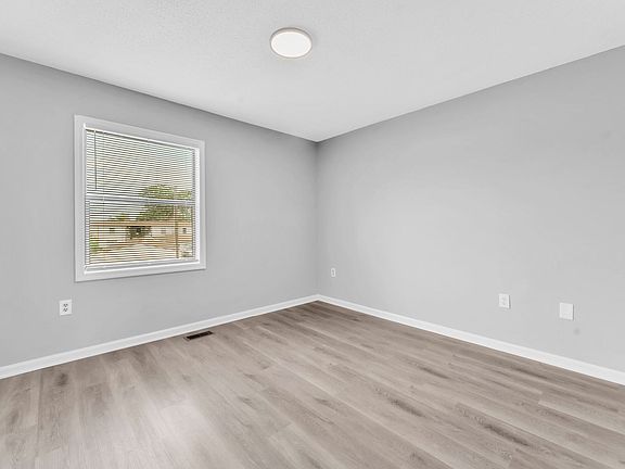 5th image of 200 S Liberty St APT 28