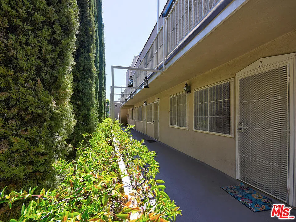 2 bed, 1.0 bath, $2,395 — Photo 2