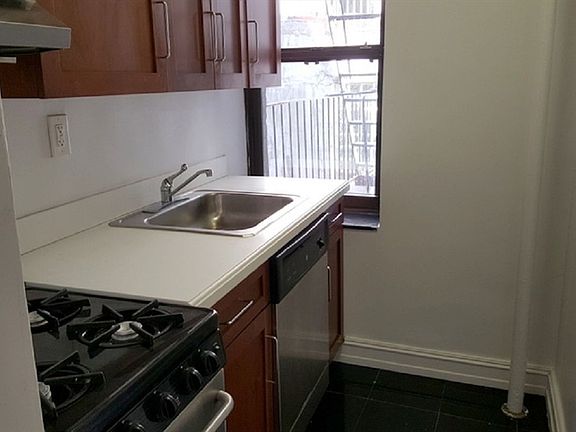 5th image of 235 E 46th St APT 4a