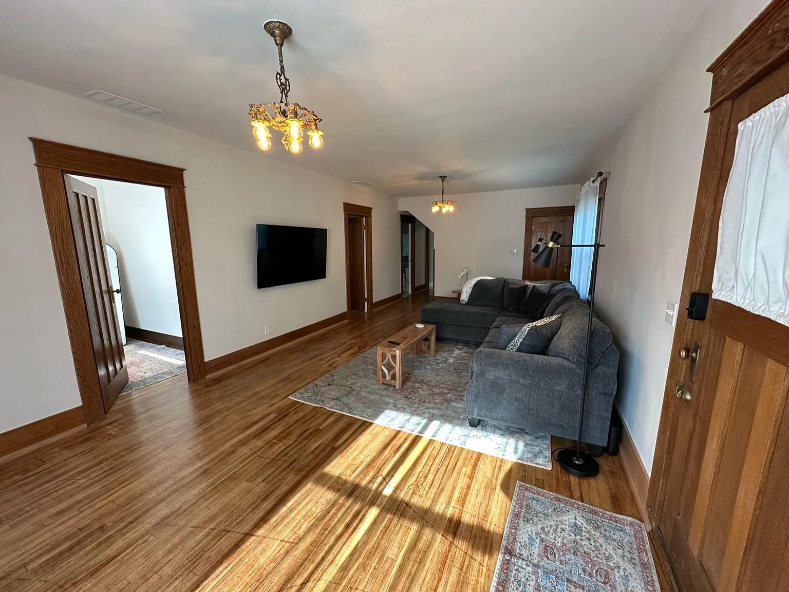 2 bed, 816 sqft, $2,150 — Photo 2