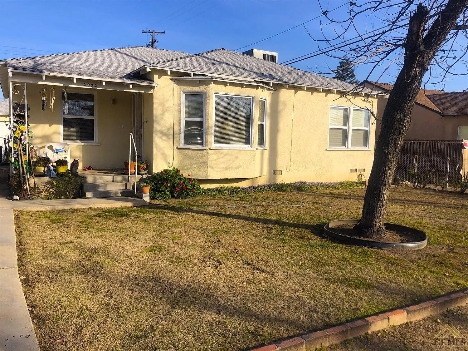 2902 Peerless Ave photo 1