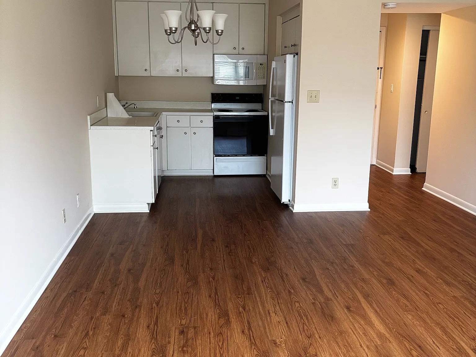 1900 Richard Jones Rd — Photo 2