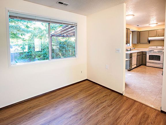 4th image of 2729 SE 63rd Ave