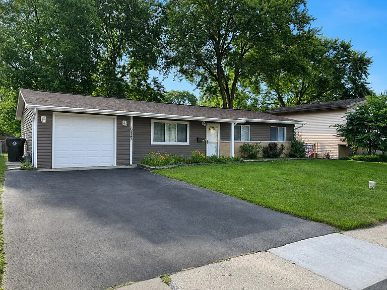 6847 Hawthorne Ln — Photo 2
