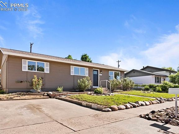 3rd image of 727 Winnepeg Dr