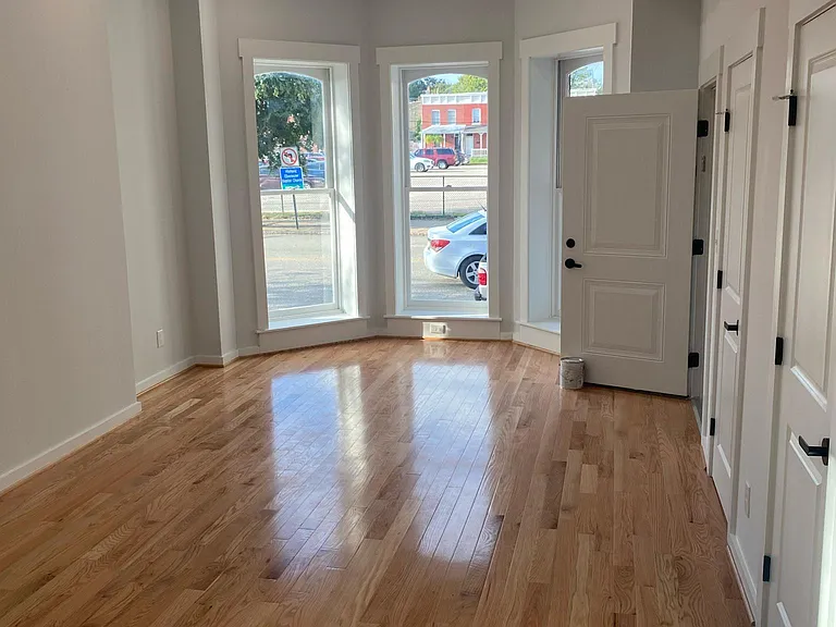 100 W Leigh St — Photo 3