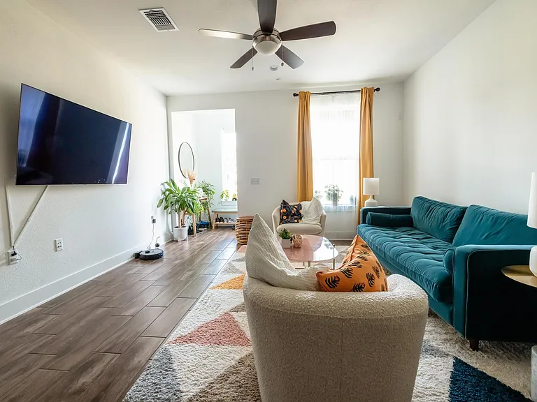 2501 Simond Ave #D — Photo 25