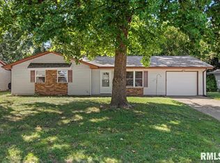 709 Woodland Dr, Chatham, IL 62629