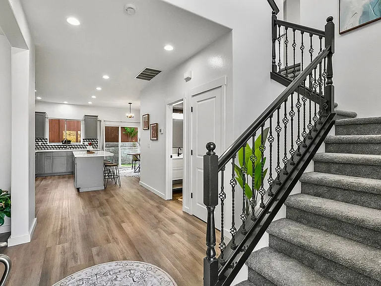 1320 Weaver Way — Photo 3