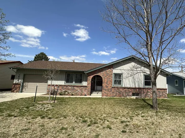 3632 Meadowlark Ln, Great Bend, KS 67530