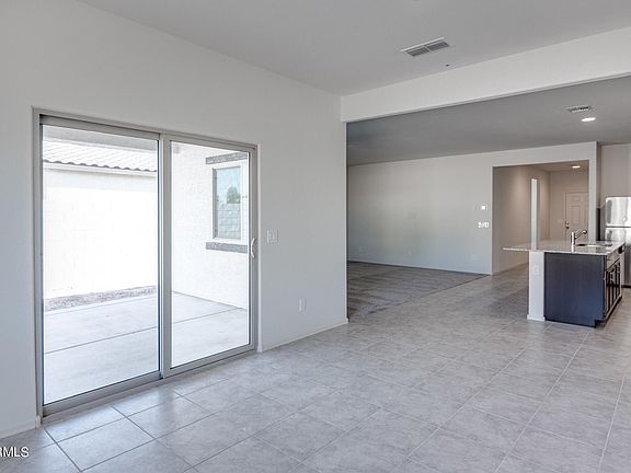 5th image of 43646 W CYPRESS Lane