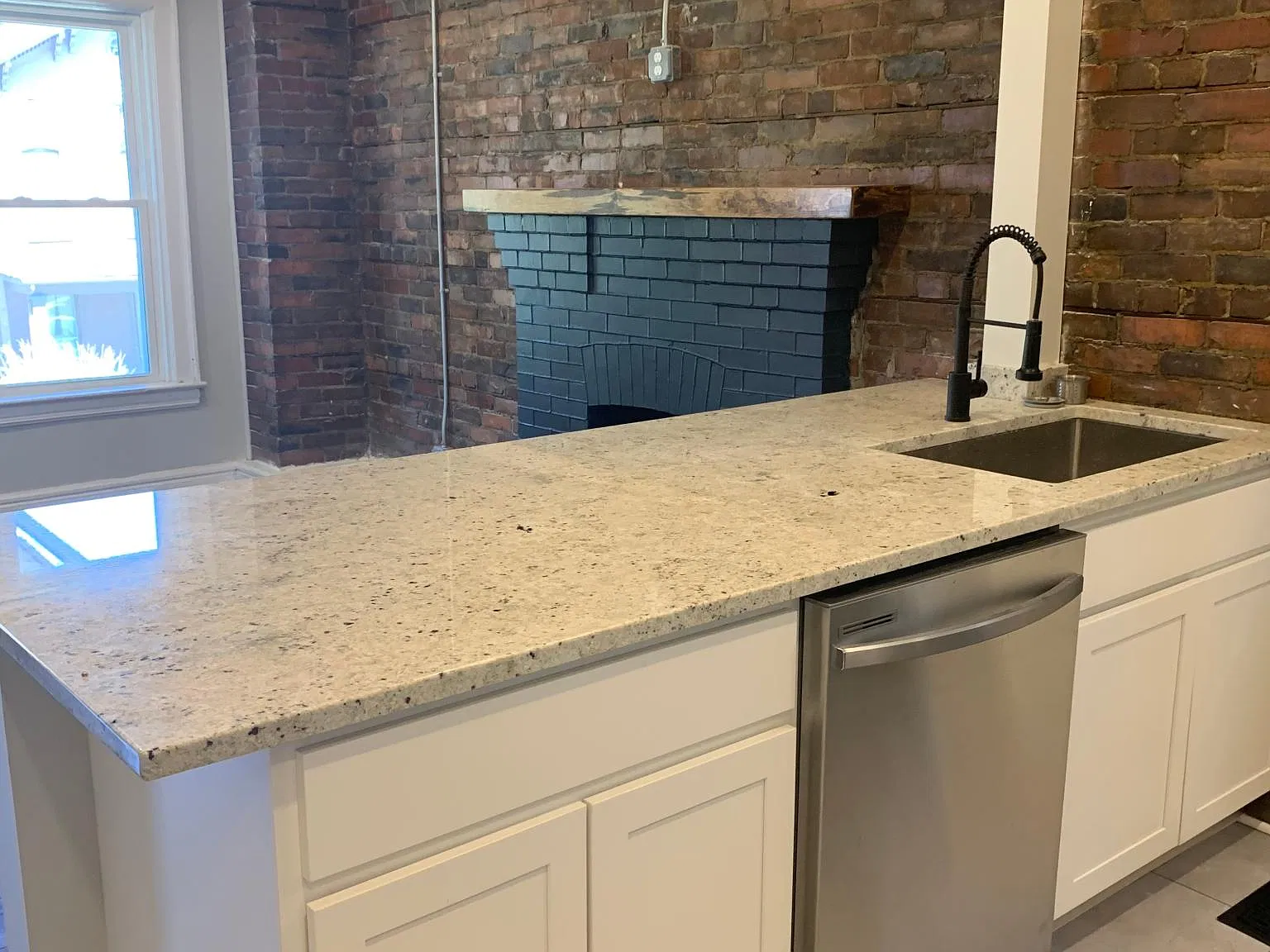 52 Whitney Pl — Photo 2