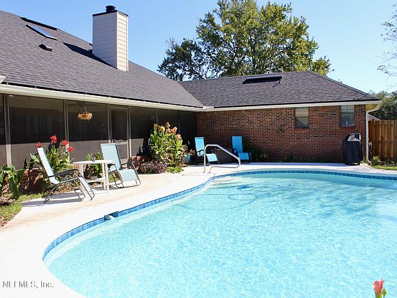 2nd image of 2333 Glenfinnan Dr