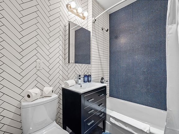 5th image of 247 E 31st St #4B
